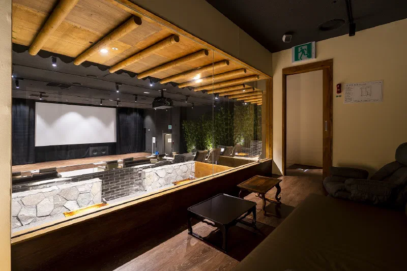 東灘(トンタン)ラクモンのシネアンヨンチェ：韓屋でクッパを食べながら映画をみる