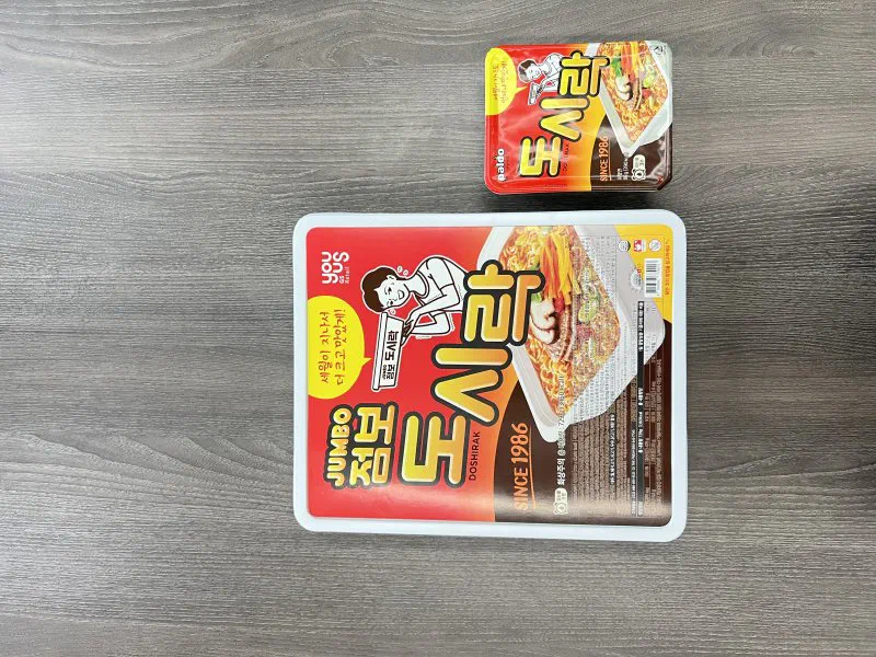 GS25、世界初のジャンボサイズカップラーメン『ジャンボドシラク』を発売
