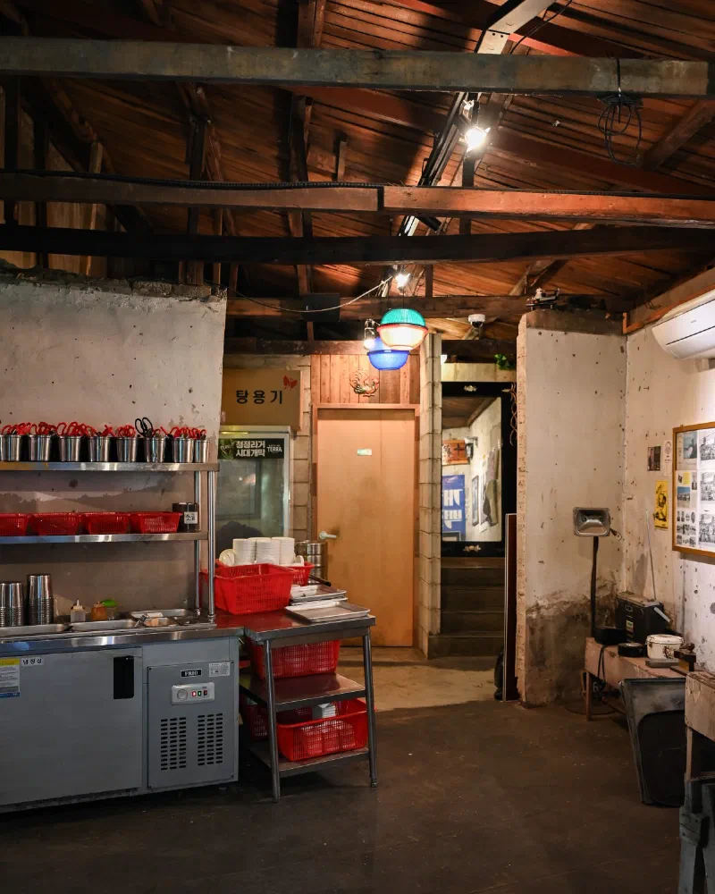 開港路チキン店内 サイコだけど大丈夫のロケ地となったレトロな雰囲気
