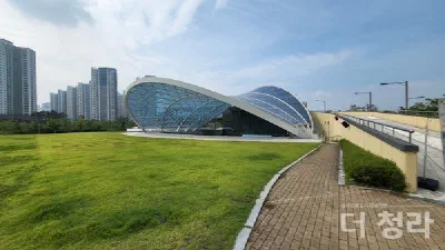 青羅湖公園の野外音楽堂