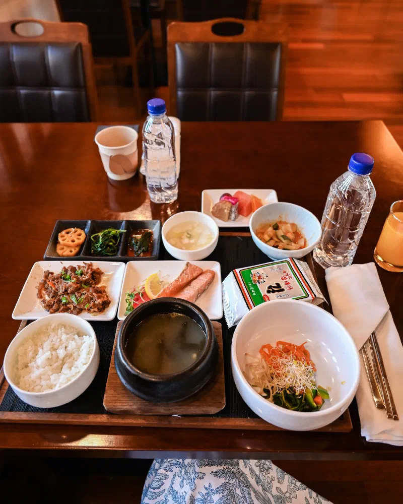 慶源齋アンバサダー仁川 1日目の朝食ビビンバプレート