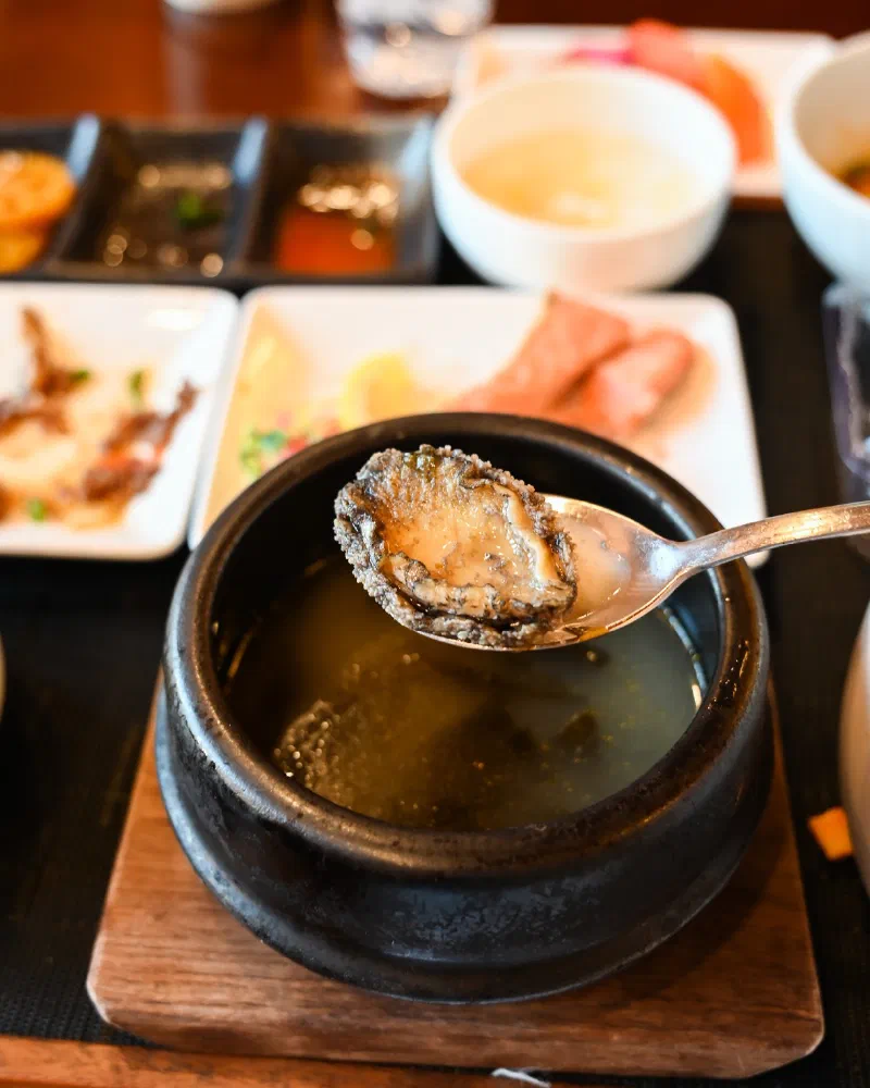慶源齋アンバサダー仁川 朝食スープのアワビ
