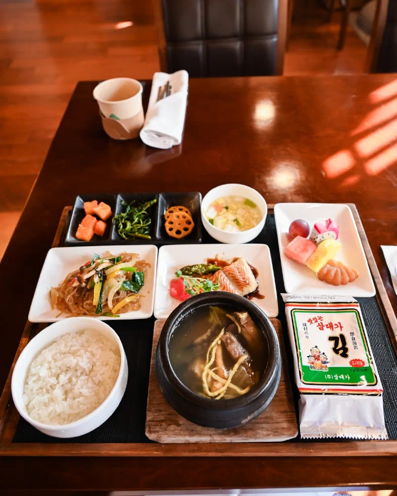 慶源齋アンバサダー仁川 2日目の朝食カルビタンプレート