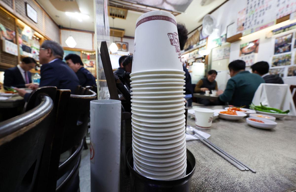 韓国の環境政策に変化、紙コップ・プラスチックストローが店内でも利用可能に