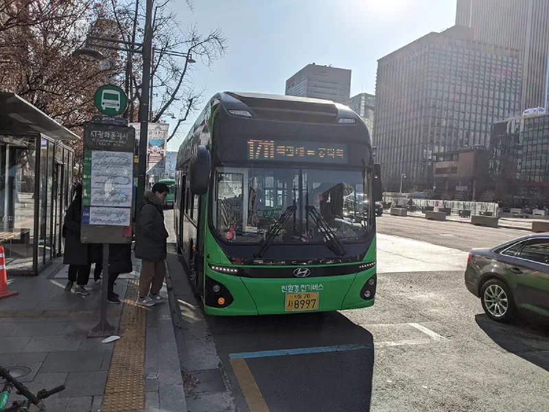 ソウル市、今年後半に地下鉄の基本料金を150ウォン引き上げる方針を検討…当初より引き下げ