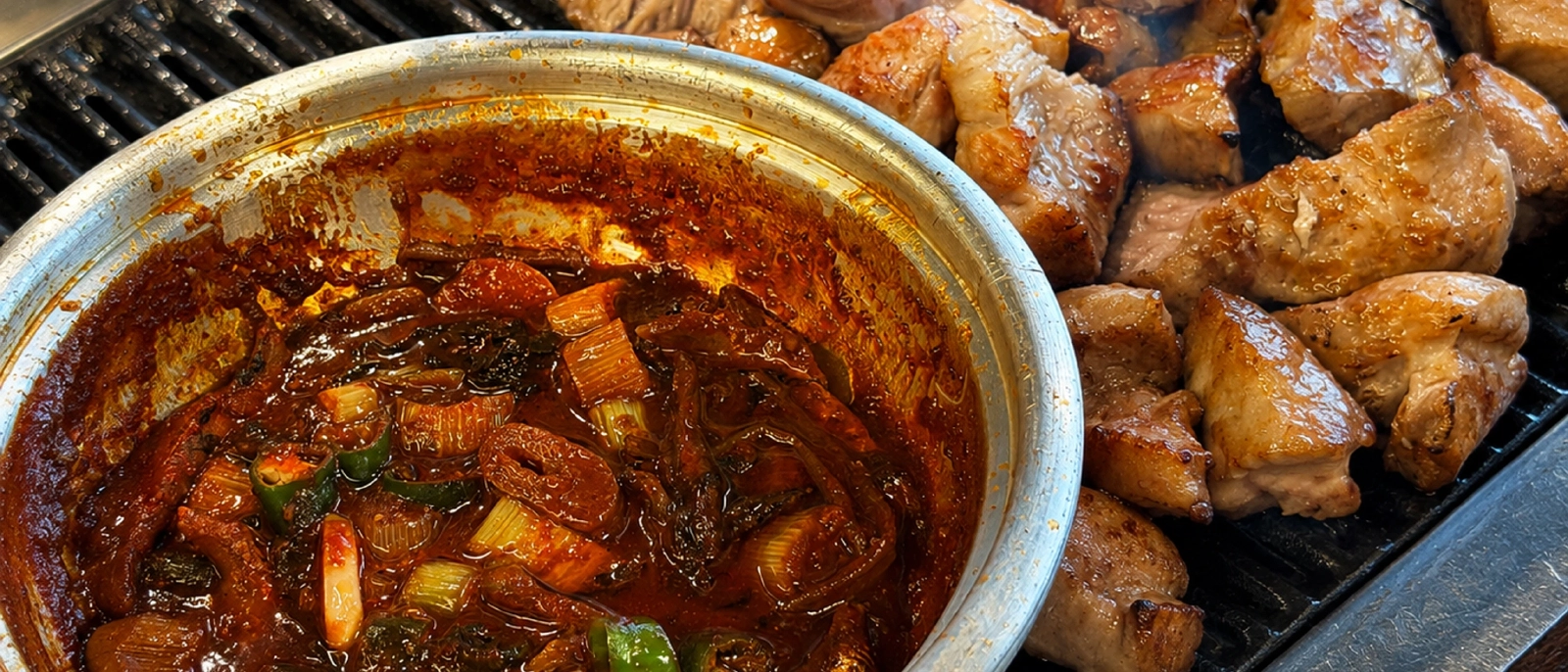 光化門の豚焼肉「オムヨンベク・テジグイ」｜名物チュモッコギの実食ルポとメニュー価格
